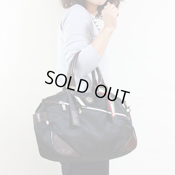 オロビアンコ  ビジネスバック SILVOFFICE-C ブラック／マロン　持ったイメージ(2)