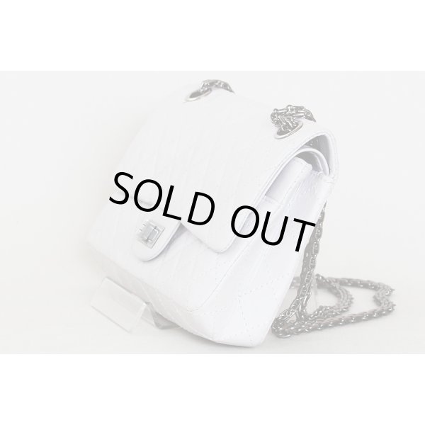 シャネル　2.55ライン Wチェーンショルダーバック A30225 ホワイト ヴィンテージ加工　サイド