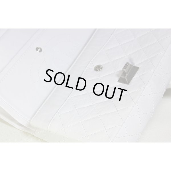 シャネル　2.55ライン Wチェーンショルダーバック A30225 ホワイト ヴィンテージ加工　金具