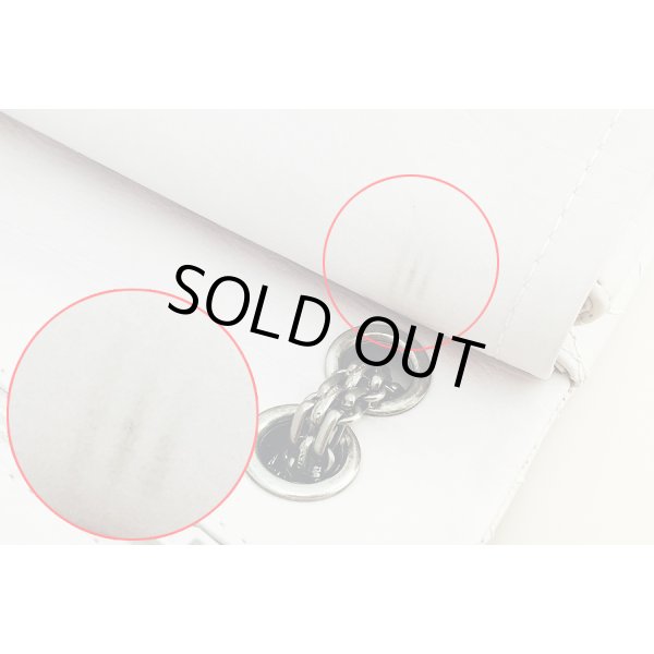 シャネル　2.55ライン Wチェーンショルダーバック A30225 ホワイト ヴィンテージ加工　内側フラップ部　汚れ