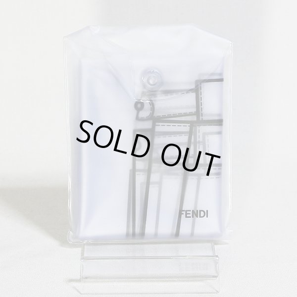 フェンディ  セレリア ピーカブー 8BN226 ブラウン　レインカバー