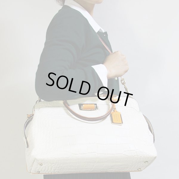 コーチ  2WAYショルダーバック No.A1469-30227 アイボリー　掛けたイメージ