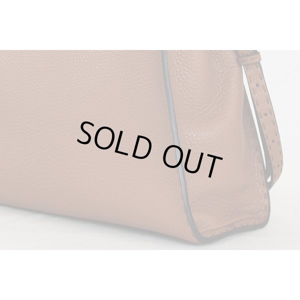 フェンディ  セレリア ピーカブー 8BN226 ブラウン　サイド下部