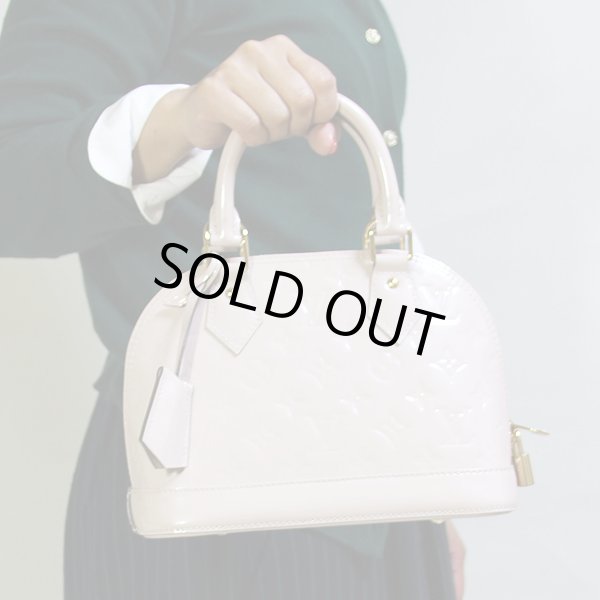 ルイ・ヴィトン　アルマBB M90064 ローズ・アンジェリーク　持ったイメージ