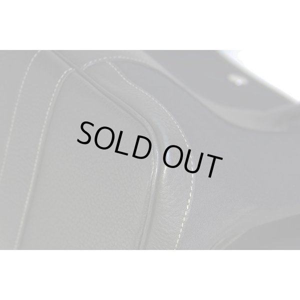 エルメス  ガーデンパーティPM ブラック　四隅にカドスレがあります。