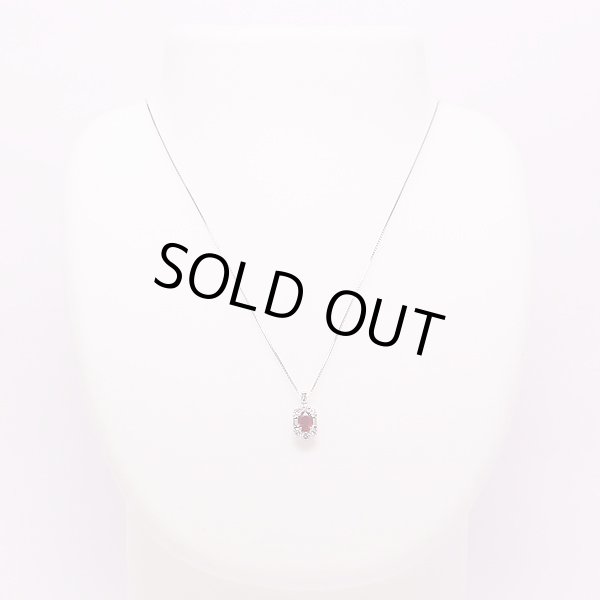 PT850/900 非加熱ルビーダイアイリペンダントネックレス 0.58ct 0.45ct 3.70g 装着イメージ