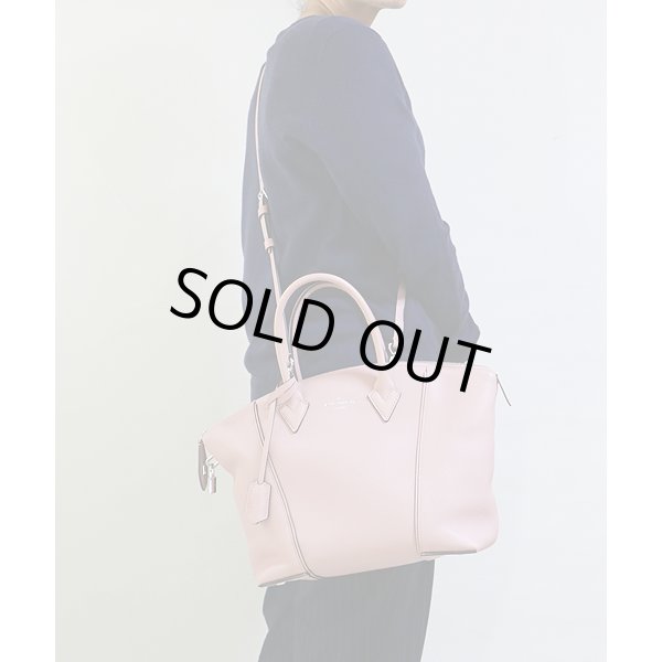 調節可能なストラップが付属されています。