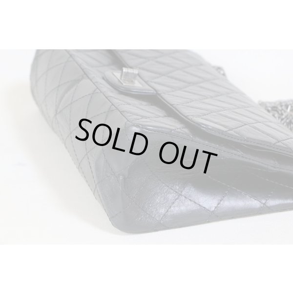  底部に型崩れが見受けられ使用感を感じますが、目立ったダメージのない綺麗な商品です。