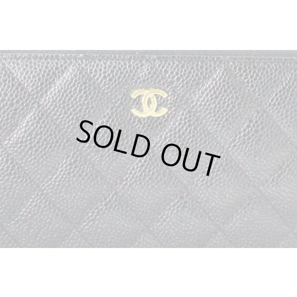 シャネル　ジップ ウォレット A50097 ブラック／ボルドー／ゴールド金具　表面拡大