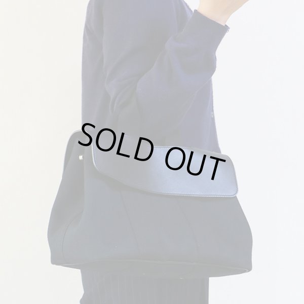 エルメス　ヴァルパライソPM　ブラック　持ったイメージ