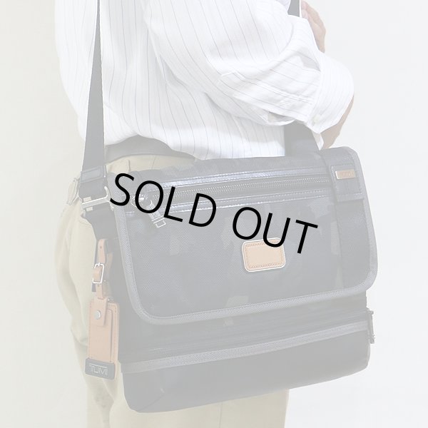 トゥミ　「ビール」クロスボディ 222371GC2 グレイカモ　掛けたイメージ