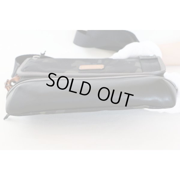 トゥミ　「ビール」クロスボディ 222371GC2 グレイカモ　底