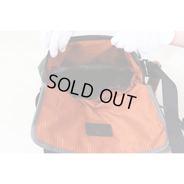 トゥミ　「ビール」クロスボディ 222371GC2 グレイカモ　中身