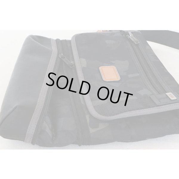 トゥミ　「ビール」クロスボディ 222371GC2 グレイカモ　Wファスナー