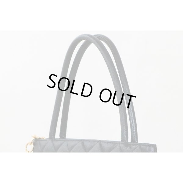 シャネル　復刻トートバック A01804 ブラック／ゴールド金具　サイド上部