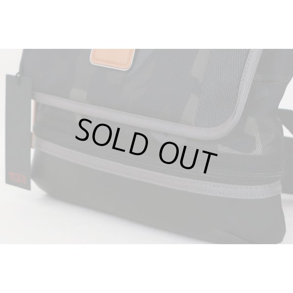 トゥミ　「ビール」クロスボディ 222371GC2 グレイカモ　サイズ下部