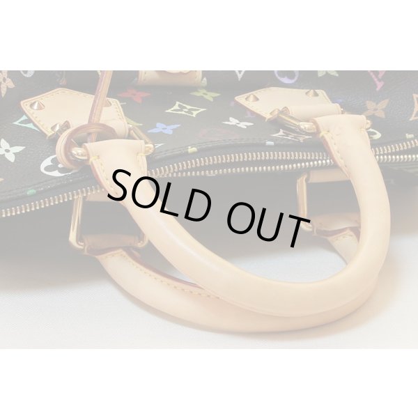 ヌメ革に僅かに焼け・所々にシミ、コーナープレート、前面金具に小傷やくすみが見受けられます。