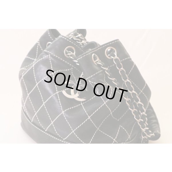 シャネル　ワイルドステッチ 巾着ショルダーバック ブラック／SIV金具　サイド