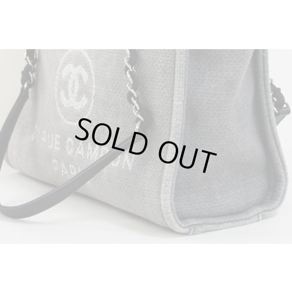 シャネル　ドーヴィル キャンバストートバック A66939 グレー／ブラック　サイド下部