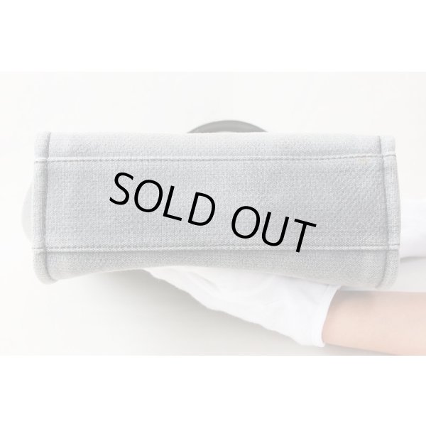 シャネル　ドーヴィル キャンバストートバック A66939 グレー／ブラック　底