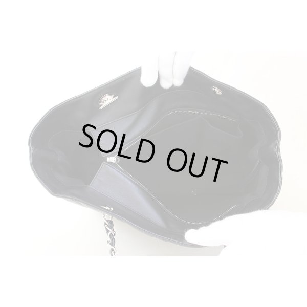 シャネル　チェーントートバック ブラック／シルバー金具　中身