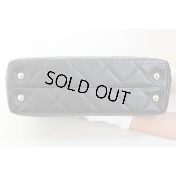 シャネル　チェーントートバック ブラック／シルバー金具　底