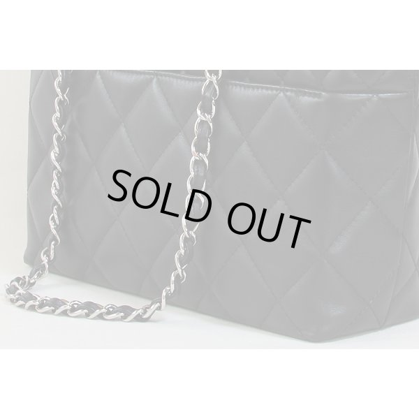 シャネル　チェーントートバック ブラック／シルバー金具　サイド下部