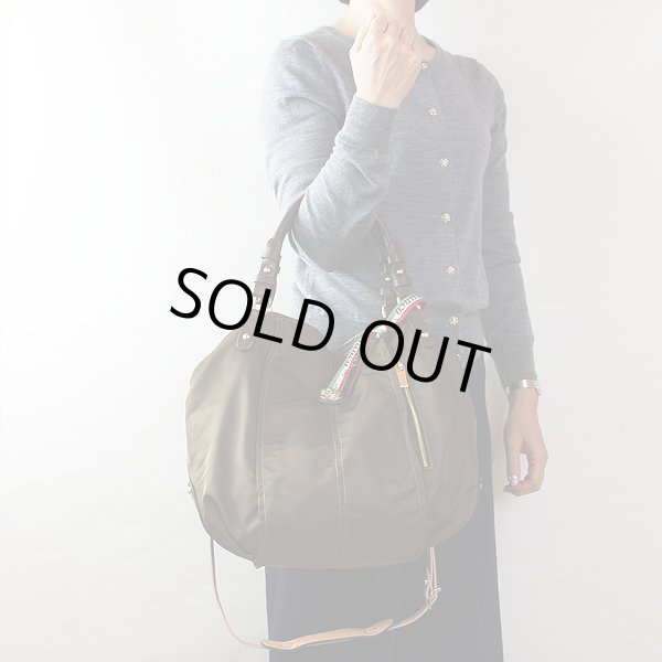 オロビアンコ　2WAYトートバック TILDE カーキ／ブラウン　持ったイメージ