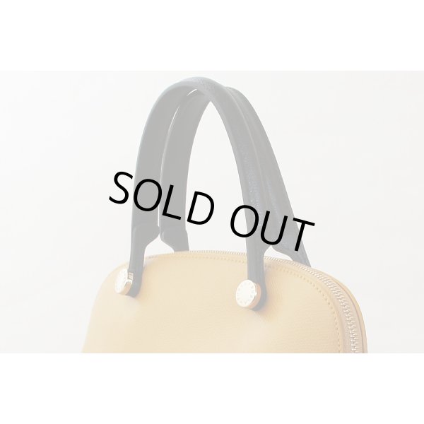 フルラ　PIPER ハンドバック マスタードイエロー／オフホワイト／ダークベージュ　サイド上部