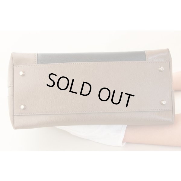 フルラ　PIPER ハンドバック マスタードイエロー／オフホワイト／ダークベージュ　底