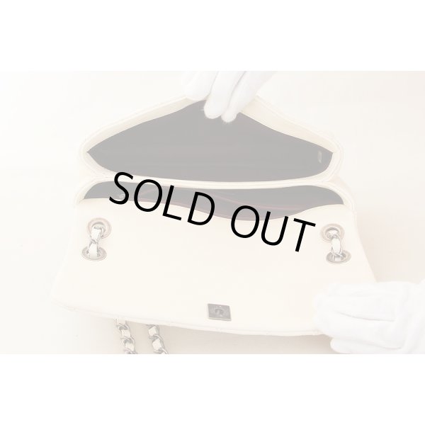 シャネル　チェーンショルダーバック アリボリー／ヴィンテージ金具　中身