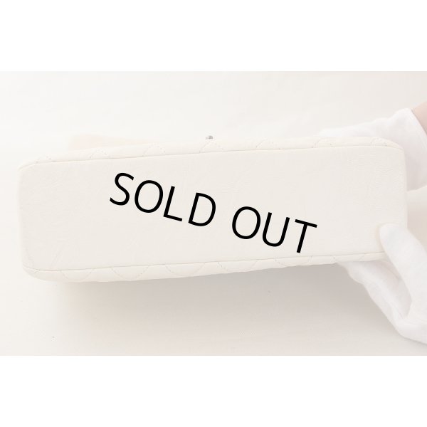 シャネル　チェーンショルダーバック アリボリー／ヴィンテージ金具　底