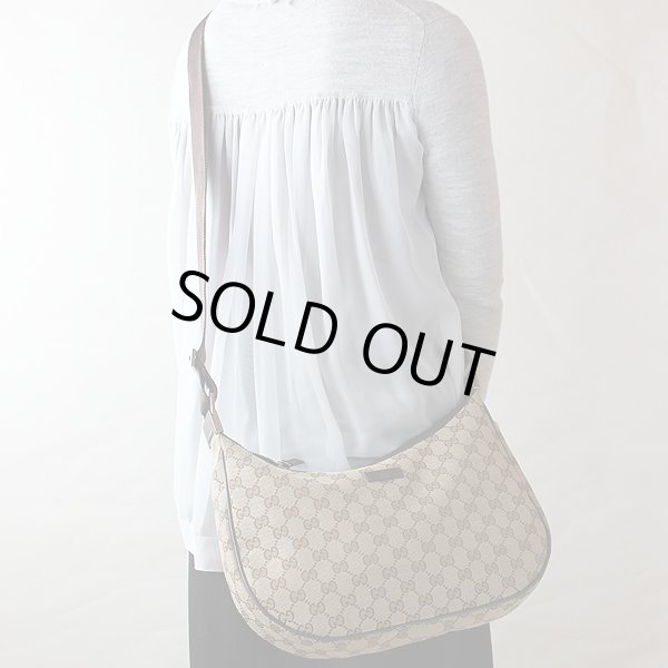 グッチ　ショルダーバック 122790 001998 ベージュ／ブラウン　掛けたイメージ