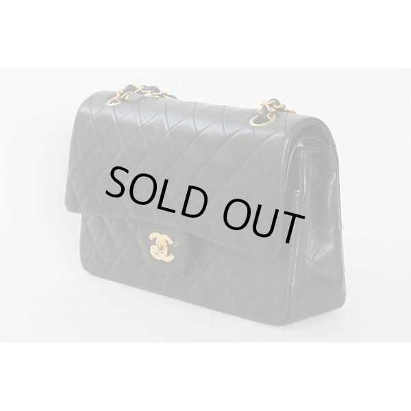 シャネル　Wフラップ チェーンショルダーバック ブラック／ボルドー ゴールド金具　サイド