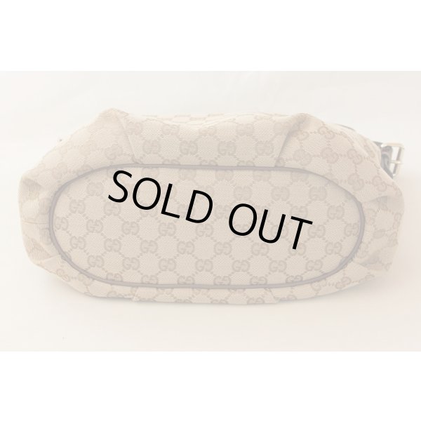 グッチ　ショルダーバック 388930 525040 ベージュ　底