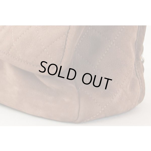 シャネル　チェーンショルダーバック ブラウン　サイド下部