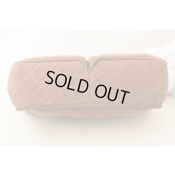 シャネル　チェーンショルダーバック ブラウン　底