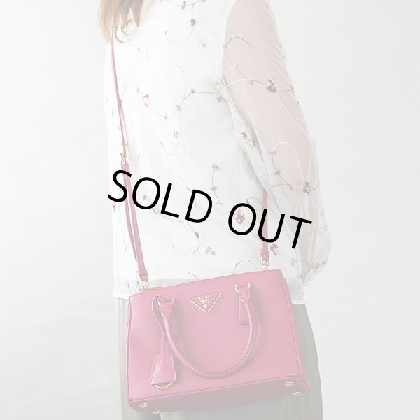 プラダ　2WAYハンドバック 1BA896 FUXIA/ピンク　掛けたイメージ