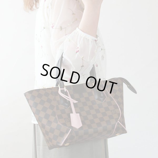 ルイ・ヴィトン　カイサ・トートPM N41554 ローズ・バレリーヌ　持ったイメージ