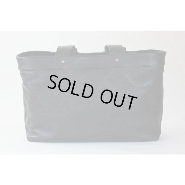 シャネル　パンチングトートバック A33936 ブラック　裏面