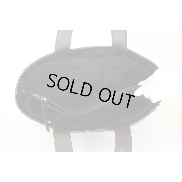 シャネル　パンチングトートバック A33936 ブラック　中身