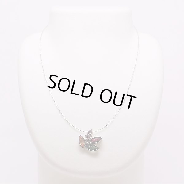 K18WG トルマリンダイアイリペンダントネックレス 11.20g　装着イメージ