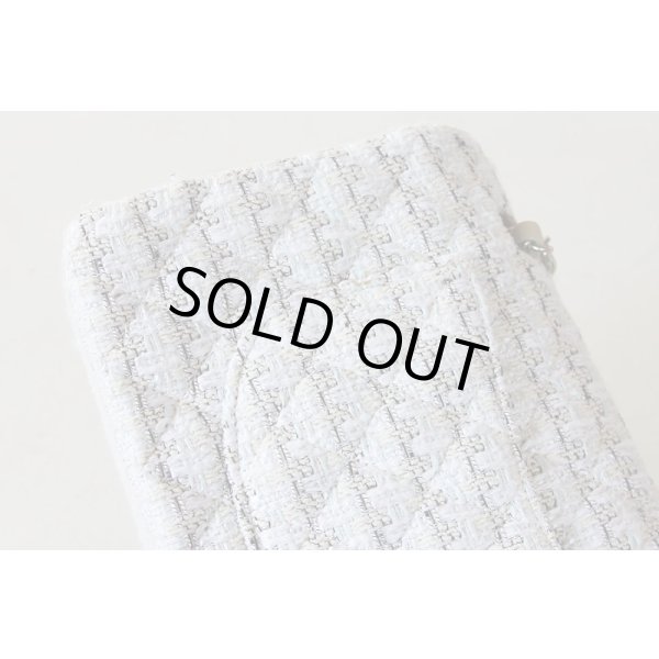 シャネル　マトラッセ Wチェーンショルダーバック 白×水色／SIV金具　シミや小傷(2)