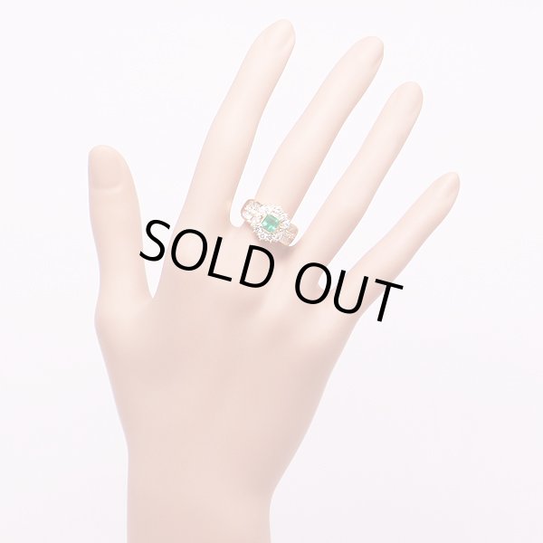 K18 エメラルドダイアイリリング 0.635ct 1.25ct 7.70g　装着イメージ