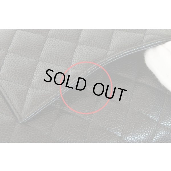 シャネル　マトラッセ Wチェーンショルダーバック A01112 ブラック／SIV金具　裏面ポケット部に化粧品がついたような汚れ