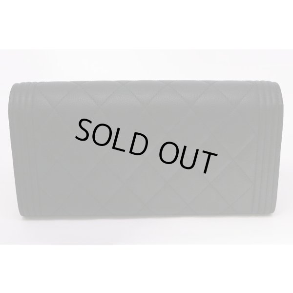 シャネル　ボーイシャネル　ニツ折長財布　A80286　ブラック マットゴールド金具　裏面