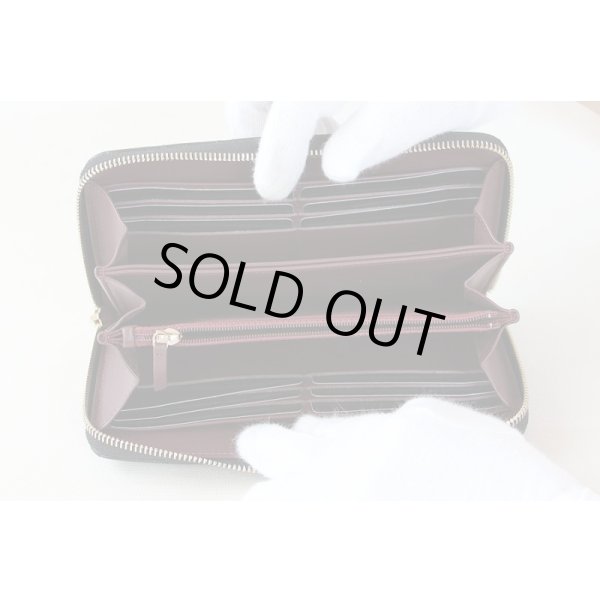 シャネル　エンブロイダリー 2.55　ラウンドファスナー長財布　ブラック／ボルドー　ゴールド金具　中身