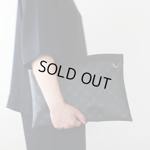 ルイ・ヴィトン　ポシェット・アポロ M62291　持ったイメージ