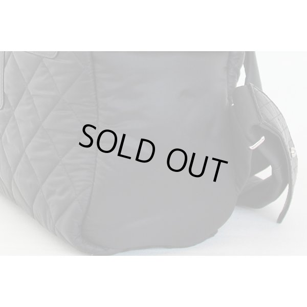 シャネル　ココ コクーン バックパック リュックサック A92559 ブラック／ボルドー　サイド下部