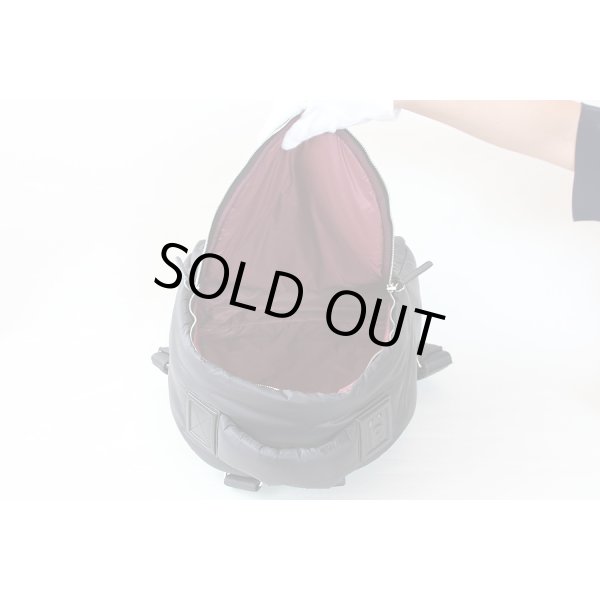 シャネル　ココ コクーン バックパック リュックサック A92559 ブラック／ボルドー　中身